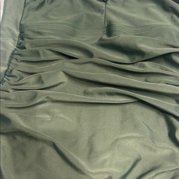 Elegant Green Women's Swimsuit - Picture 4 of 7